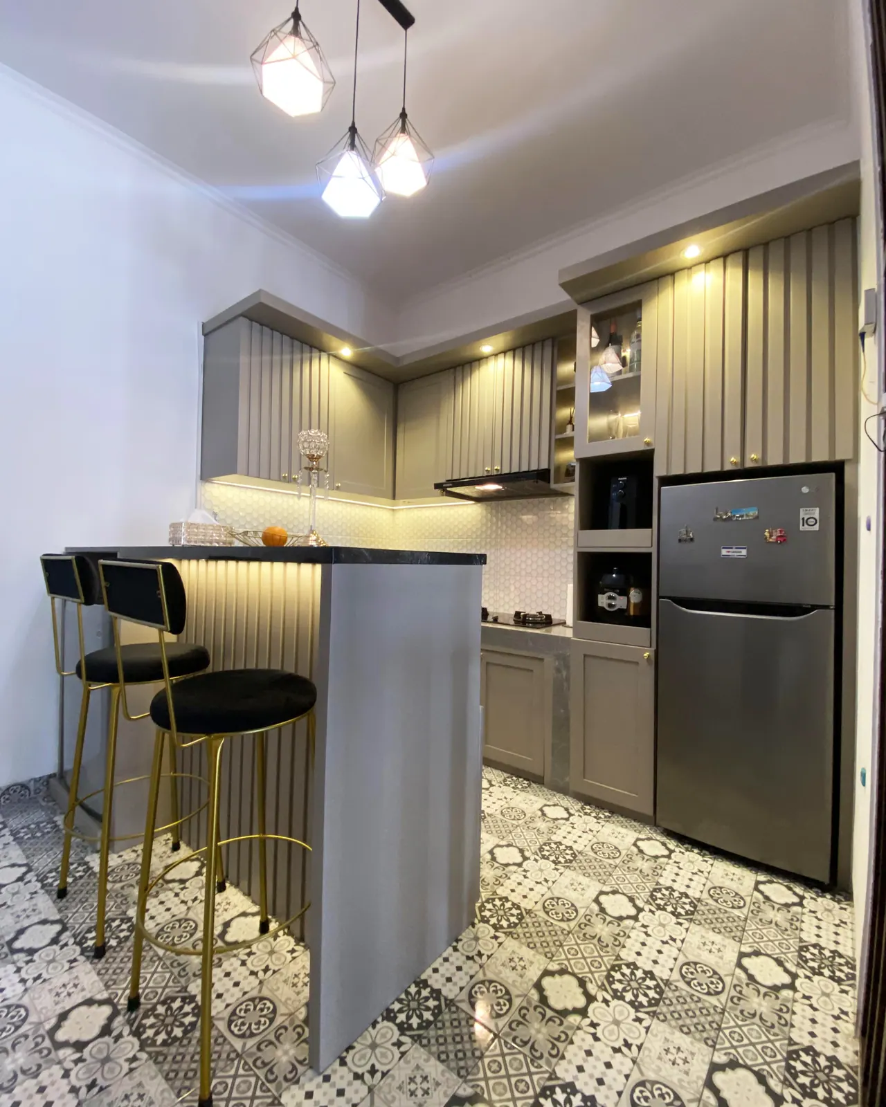 Kitchen Set & Pantry custom karya SAVOY, di Soreang, finishing klasik