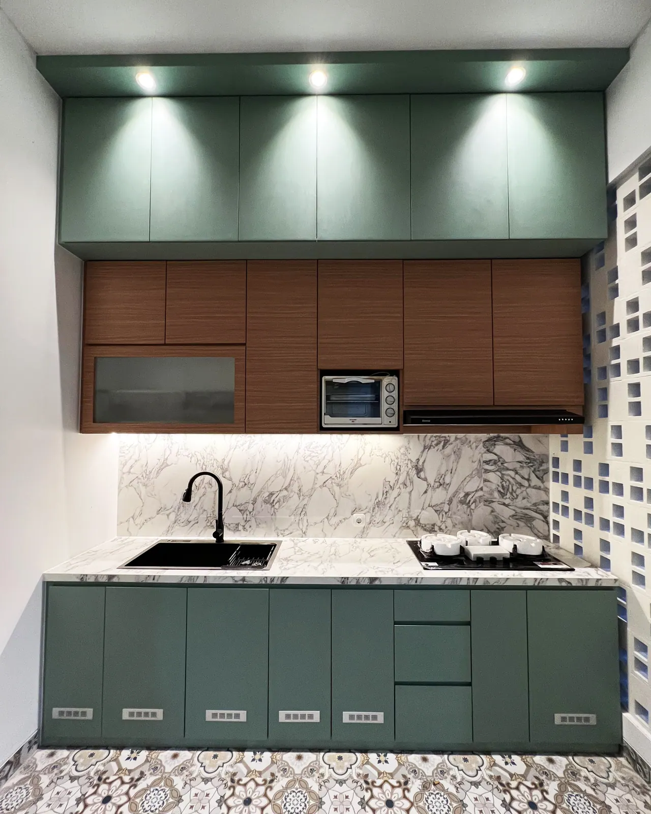 Kitchen Set & Pantry custom karya SAVOY