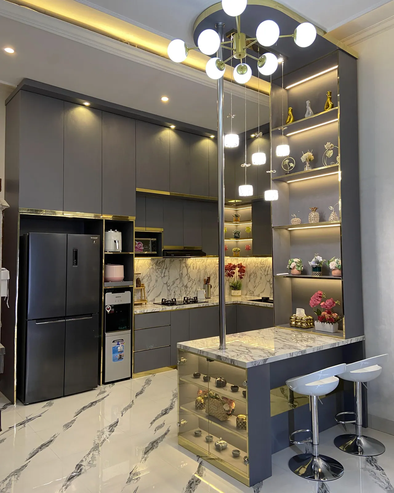Kitchen Set & Pantry custom karya SAVOY, finishing modern - detail 2
