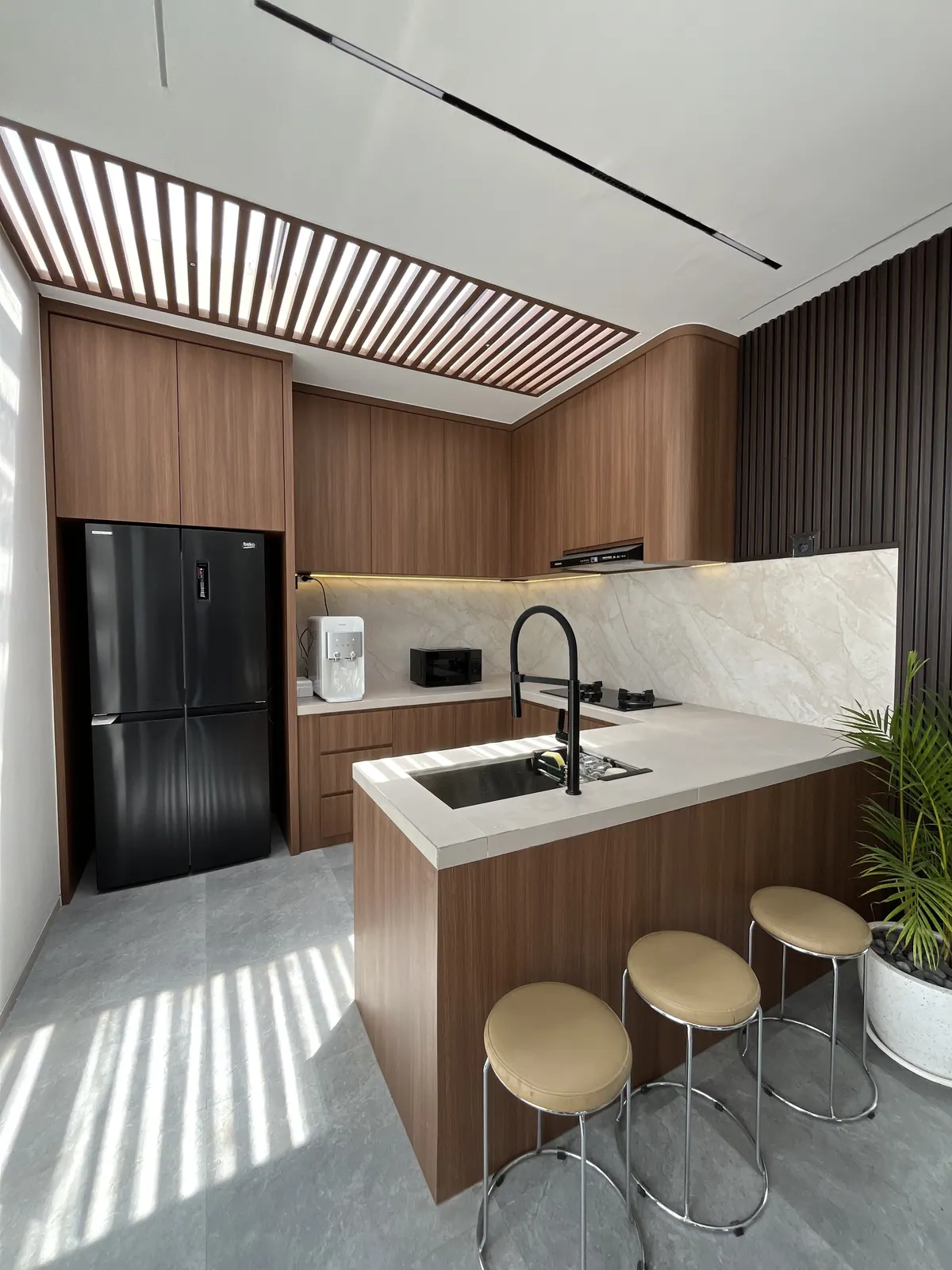 Kitchen Set & Pantry custom karya SAVOY, finishing modern - detail 6