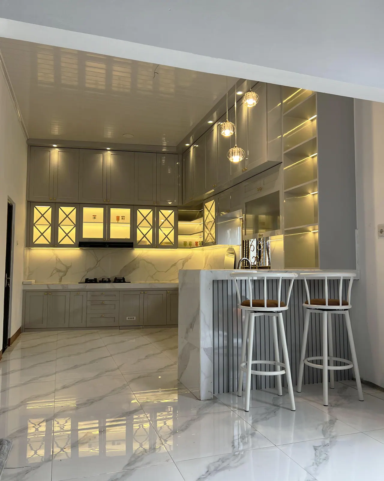 Perawatan finishing HPL dan Duco furniture custom