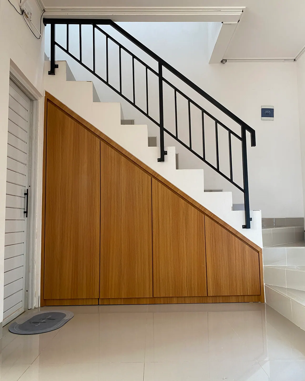 Lemari Bawah Tangga custom karya SAVOY, di Bojongsoang