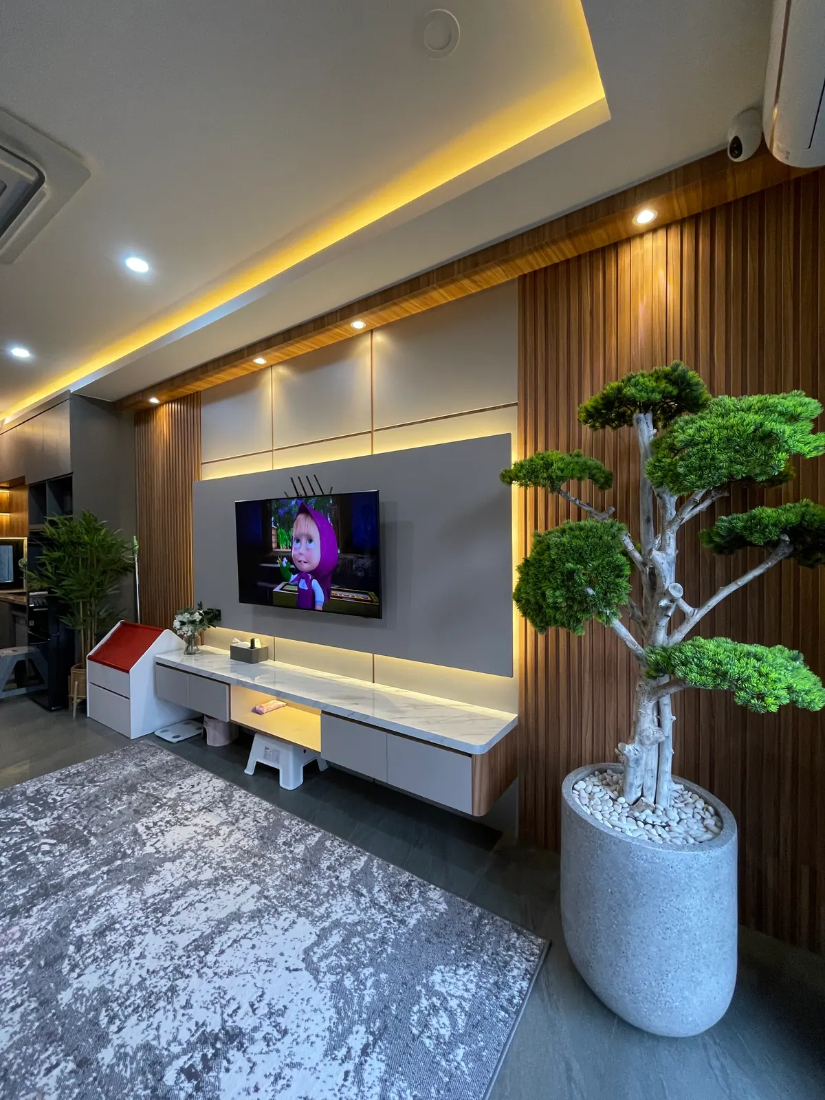Backdrop TV & Rak Televisi custom karya SAVOY - detail 2