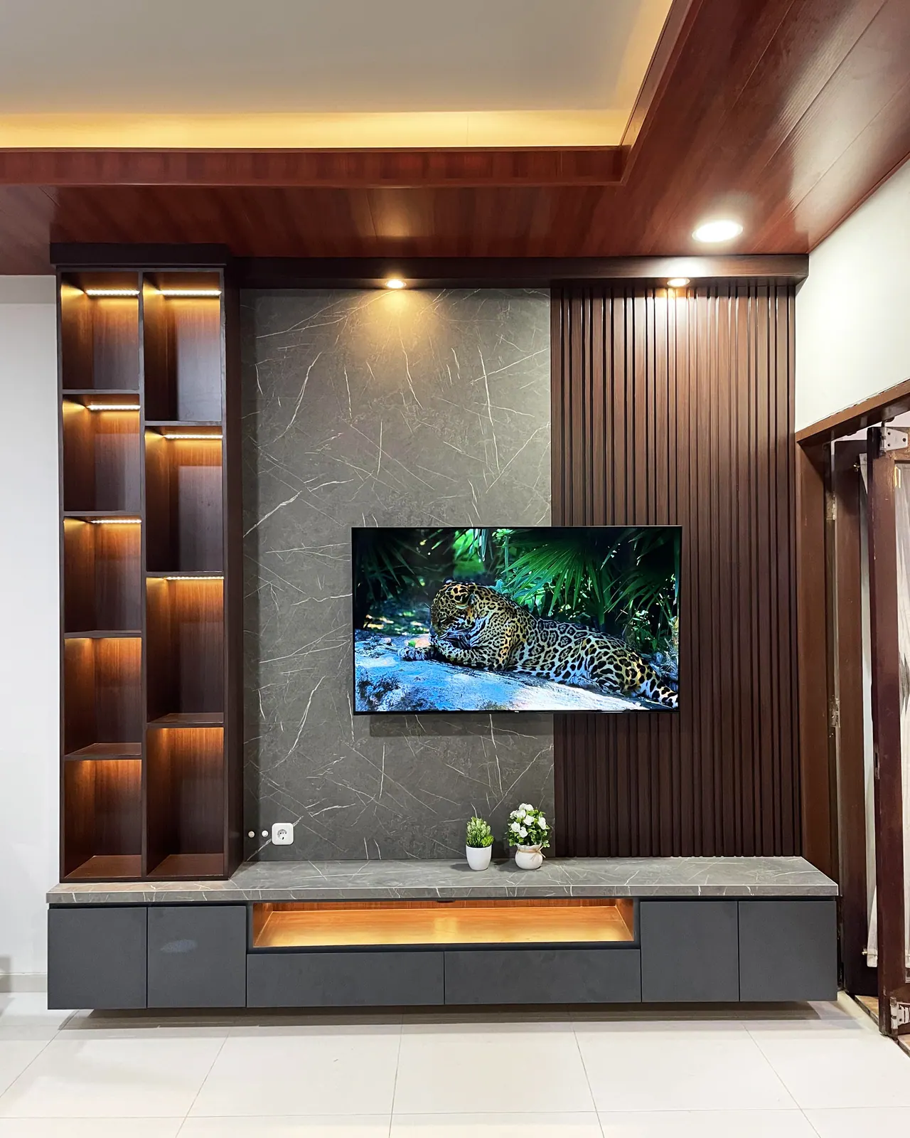 Backdrop TV & Rak Televisi custom karya SAVOY - detail 5