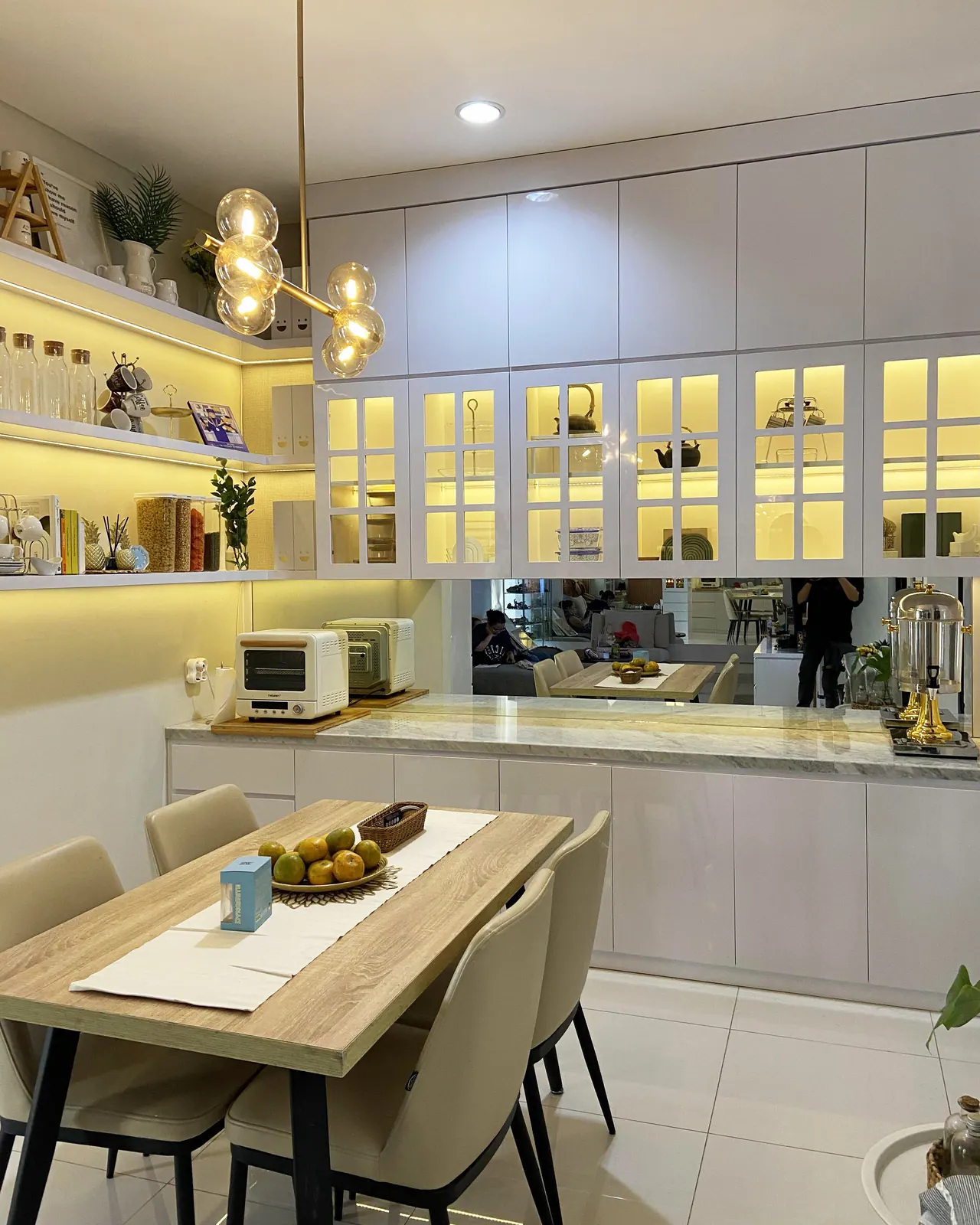 Lemari pakaian custom bebas rayap di Cimahi oleh SAVOY