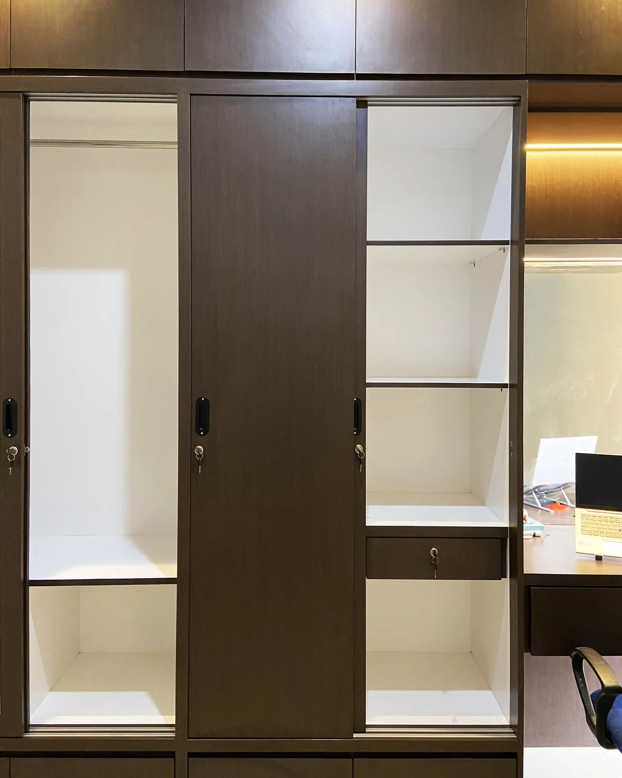 Lemari sliding door custom di Padalarang, Bandung Barat